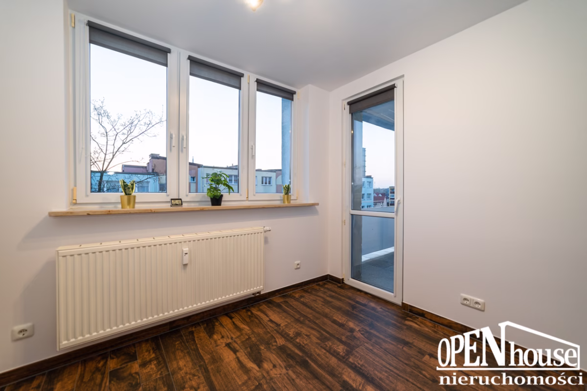 Salon z wyjściem na balkon, mieszkanie do wynajęcia Białogard