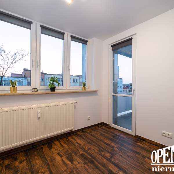 Salon z wyjściem na balkon, mieszkanie do wynajęcia Białogard