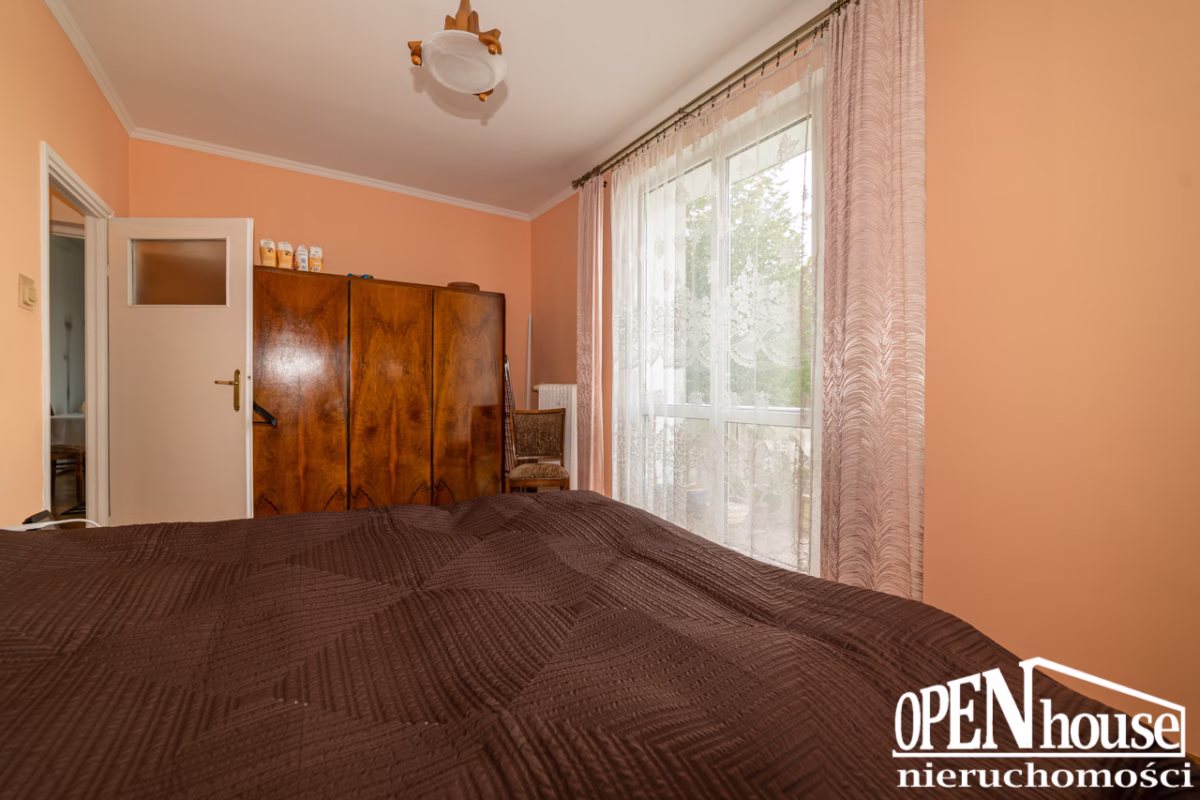 Sypialnia z balkonem – przestronne mieszkanie Białogard 1 Maja | Biuro Nieruchomości Open House Białogard