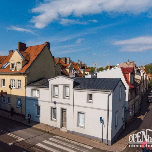 Mieszkanie Karlino – widok budynku i podwórka