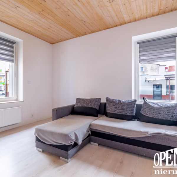 Mieszkanie Karlino – pokój dzienny z aneksem kuchennym