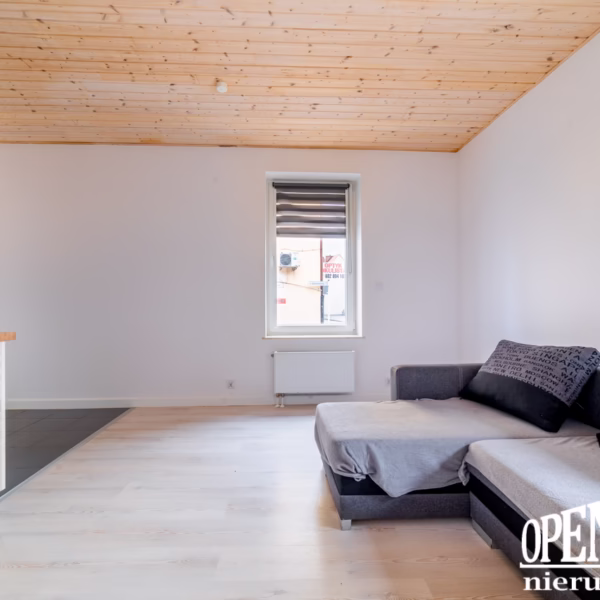 Mieszkanie Karlino – pokój dzienny z aneksem kuchennym