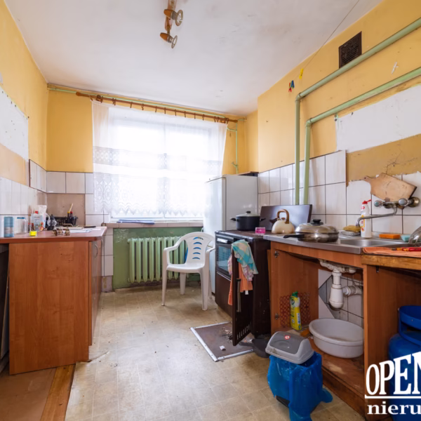 Kuchnia z oknem – mieszkanie na sprzedaż Tychowo