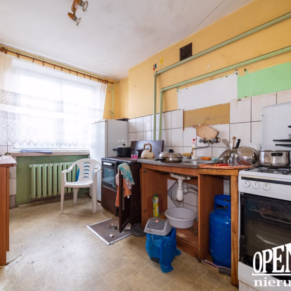 Kuchnia z oknem – mieszkanie na sprzedaż Tychowo
