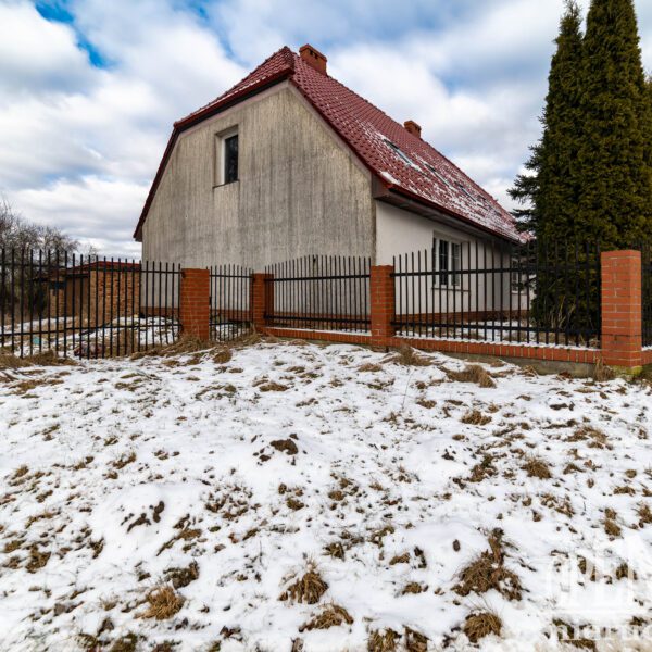 Dom na sprzedaż Białogard Czarnowęsy – 1/2 domu z działką 590 m²