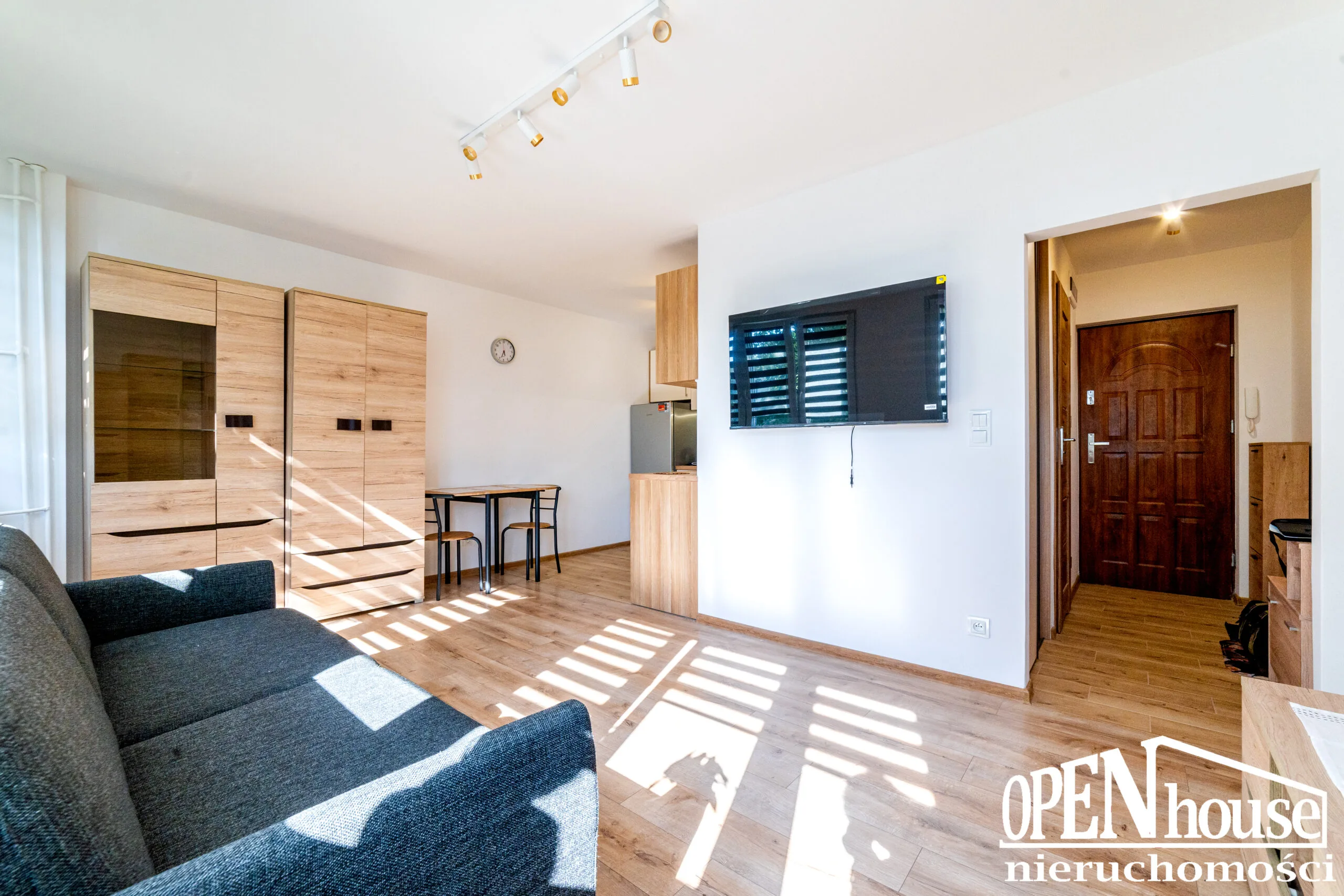 🏢 Mieszkanie do wynajęcia Białogard – ul. Nowowiejskiego 2H, 1 pokój, 27 m², po remoncie 2 Salon z aneksem kuchennym – mieszkanie do wynajęcia Białogard